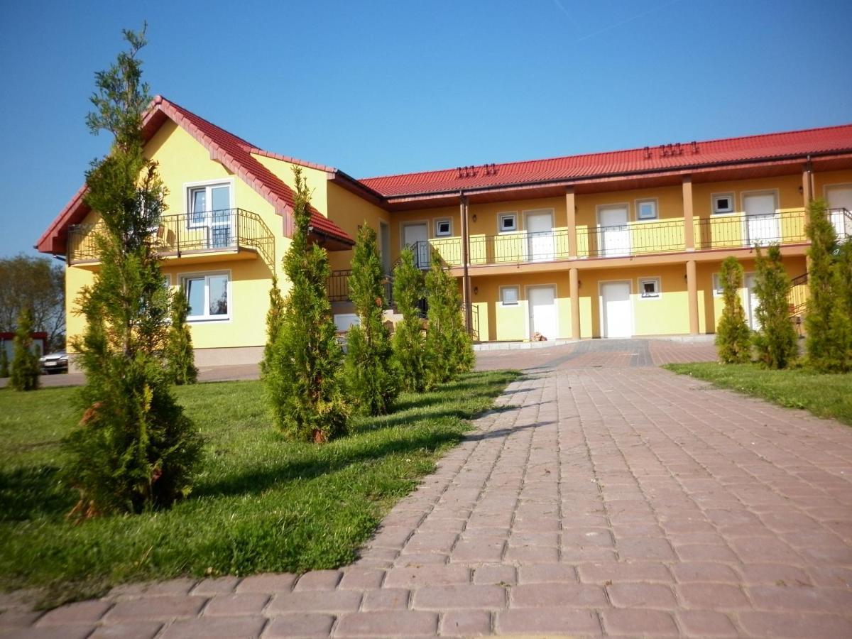 Osrodek Wczasowo-Kolonijny Bazylak Rewal Bed & Breakfast Exterior photo